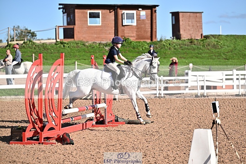 260915-164439-00086 - Clear Round and 60cm