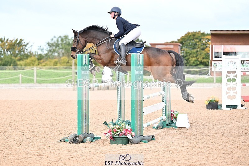 251005-100636-02669 - Cls 15 Foxhunter and 1.20m
