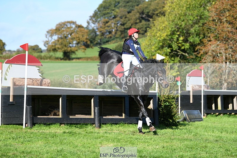 251024A-123817-11613 - B-136-Sophie.Jackson