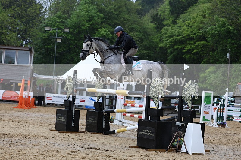 3E7A7583 - Class 9: Senior 1.30m open