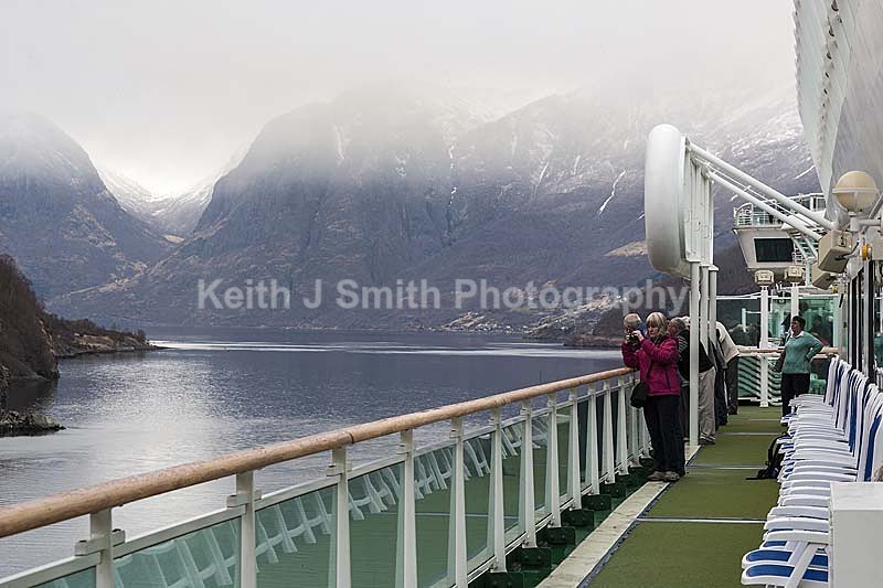 YR6M1965 - Worldwide