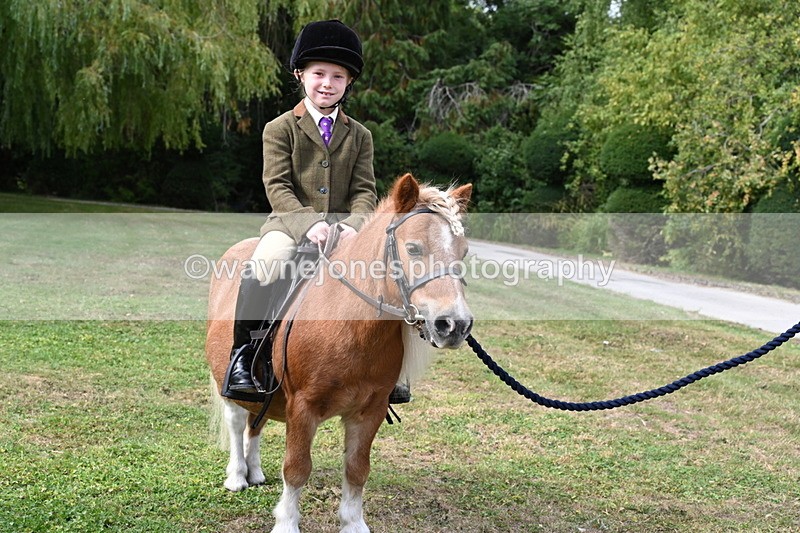 WJ6_3384 - Berks & Bucks - The Old farmhouse - Hound Exercise 20-08-25